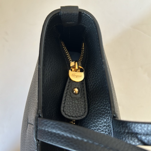 Salvatore Ferragamo bag - Picture 4 of 13